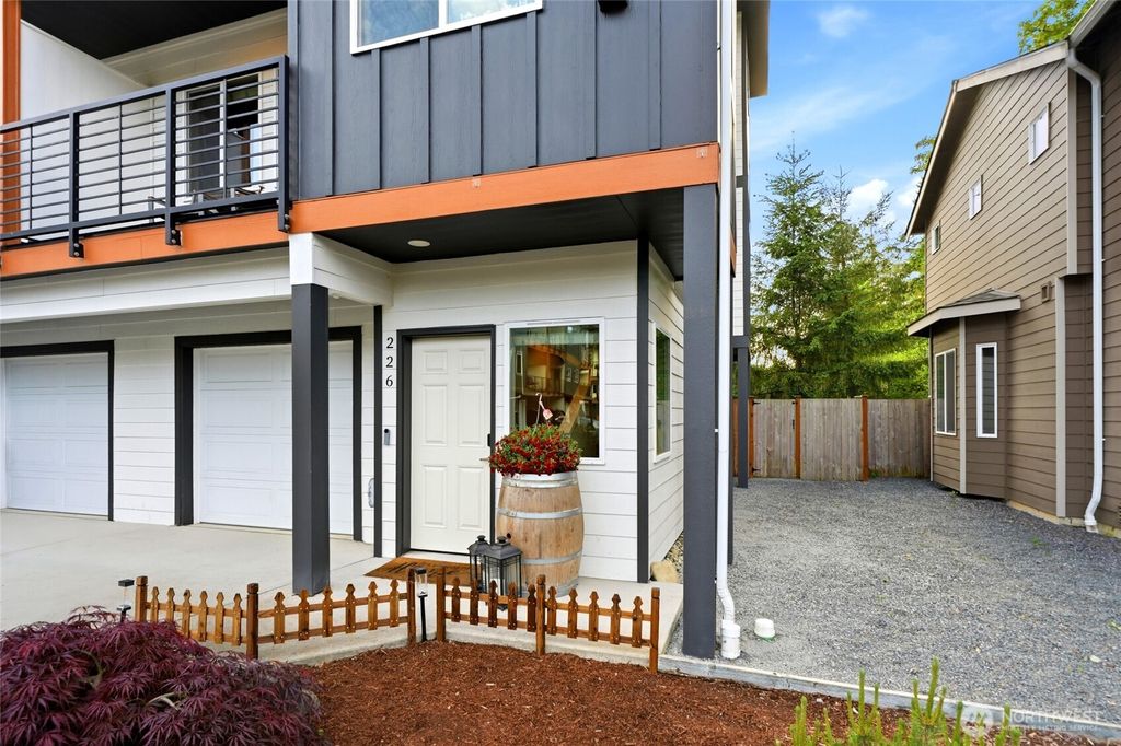 Photo of 226 Raybird Avenue, Granite Falls, WA 98252 (MLS # 2525539)