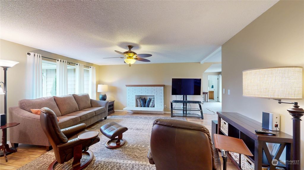 Photo of 11661 SE 323rd Place, Auburn, WA 98092 (MLS # 2221562)