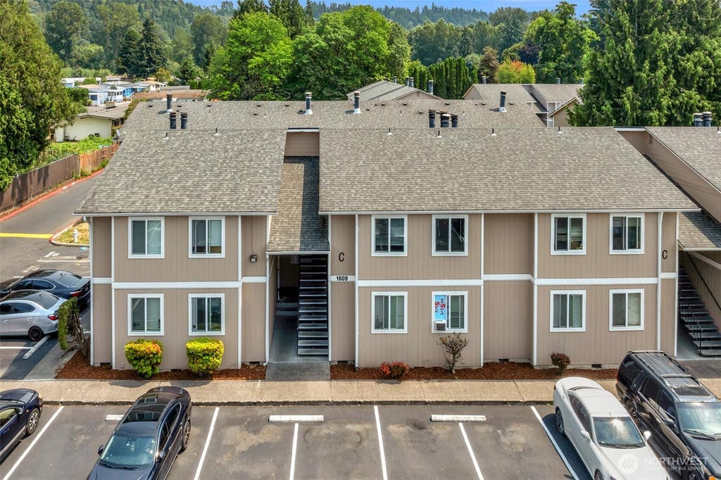 Photo of 1609 Maple Lane #C1-C8, Kent, WA 98030 (MLS # 2559752)