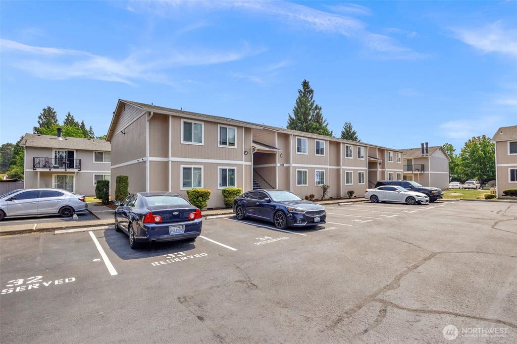 Photo of 1609 Maple Lane #C1-C8, Kent, WA 98030 (MLS # 2559752)