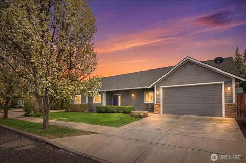 Photo of 1855 Woodmere Loop, Walla Walla, WA 99362 (MLS # 2506833)