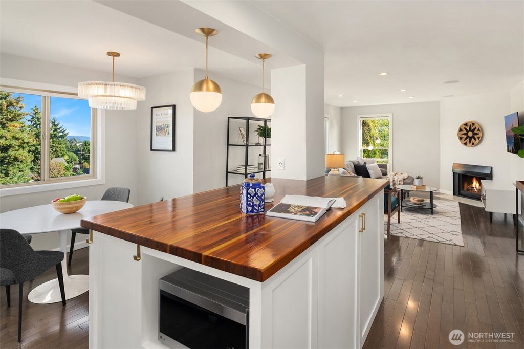 Photo of 6519 35th Avenue NE #201, Seattle, WA 98115 (MLS # 2425592)