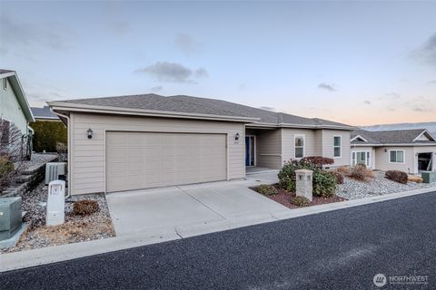 Photo of 1830 Heritage Drive, Wenatchee, WA 98801 (MLS # 2459139)