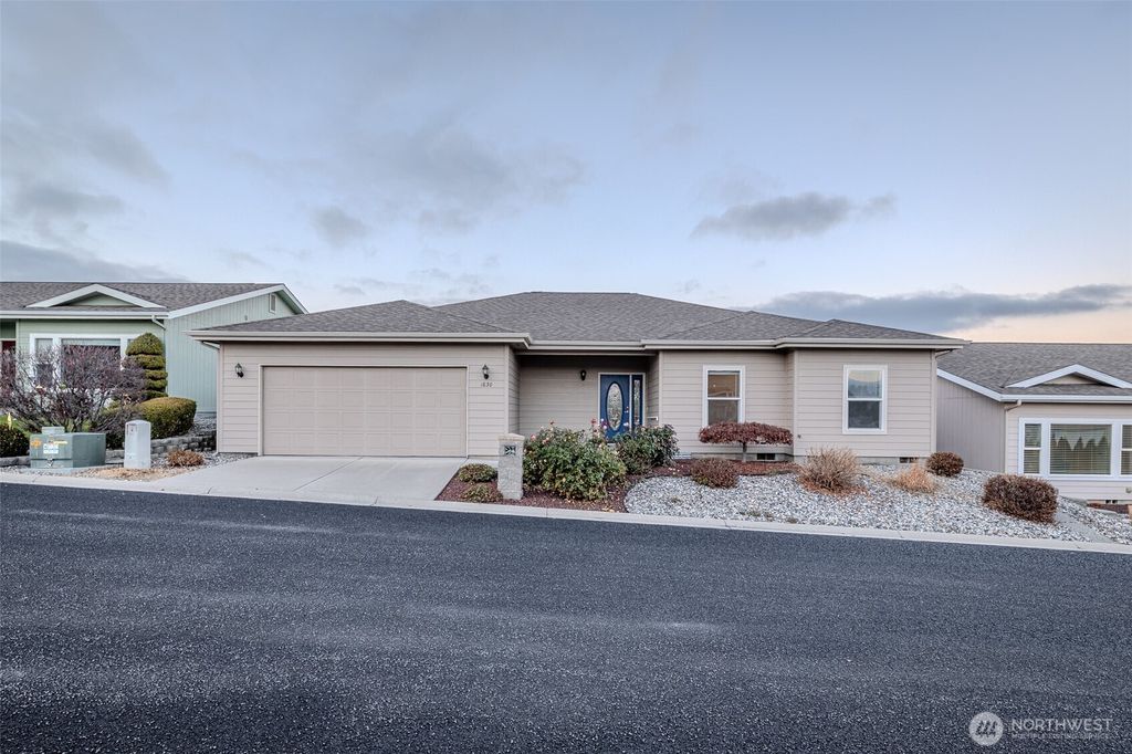 Photo of 1830 Heritage Drive, Wenatchee, WA 98801 (MLS # 2459139)