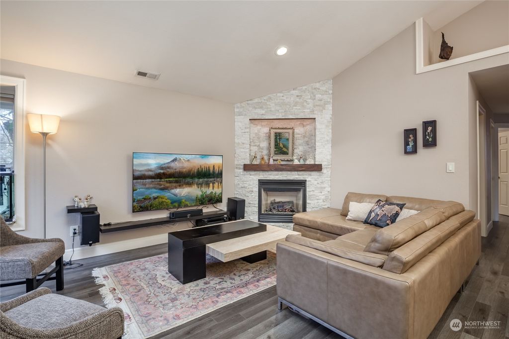 Photo of 18304 NE 92nd Court, Redmond, WA 98052 (MLS # 2027257)