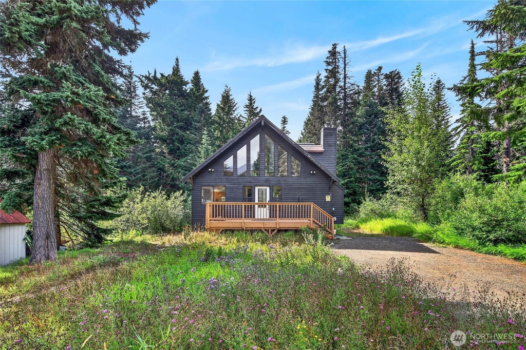 Photo of 1051 Yellowstone Rd, Snoqualmie Pass, WA 98068 (MLS # 2582048)