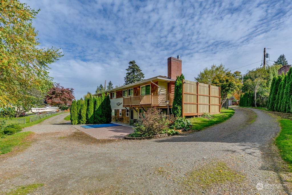 Photo of 4924 Vista Place, Everett, WA 98203 (MLS # 2300630)