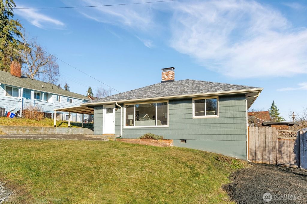 Photo of 2323 Lincoln Street, Everett, WA 98203 (MLS # 2329945)