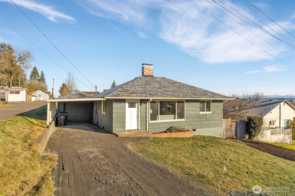 Photo of 2323 Lincoln Street, Everett, WA 98203 (MLS # 2329945)