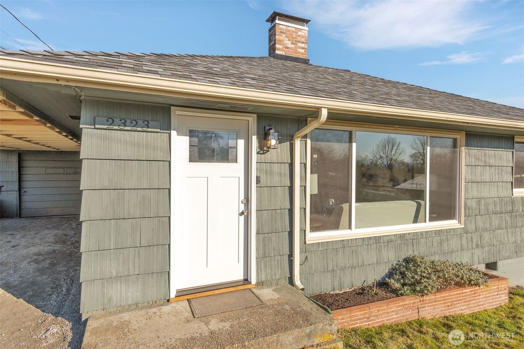 Photo of 2323 Lincoln Street, Everett, WA 98203 (MLS # 2329945)
