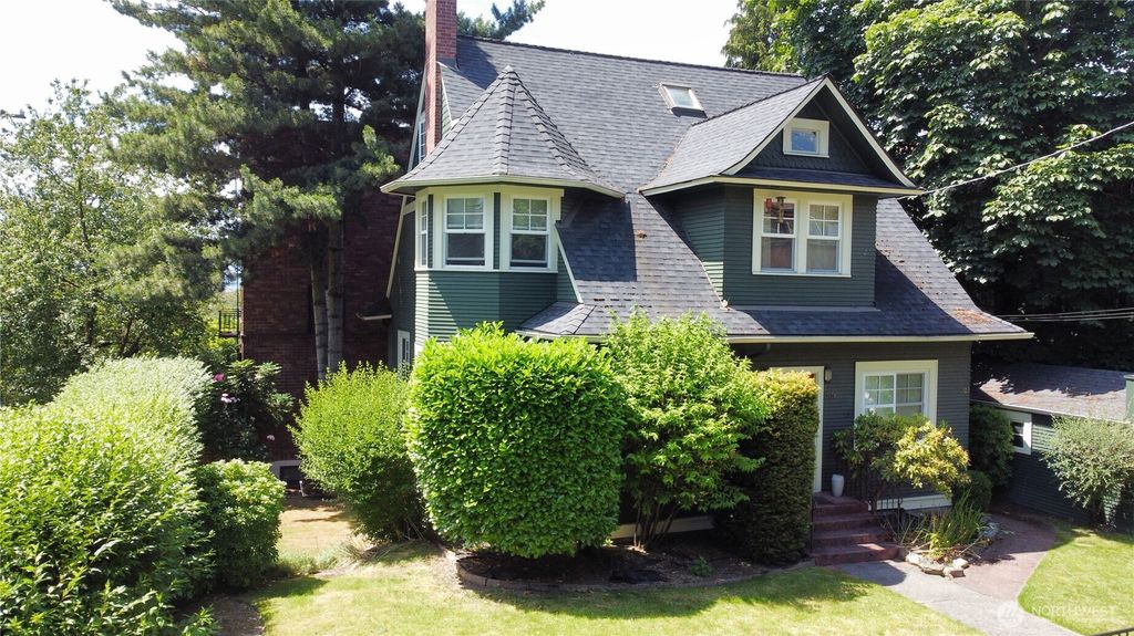 Photo of 301 Belmont Avenue E, Seattle, WA 98102 (MLS # 2369945)