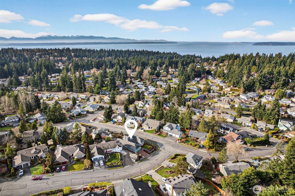 Photo of 18304 68th Avenue W, Lynnwood, WA 98037 (MLS # 2470284)