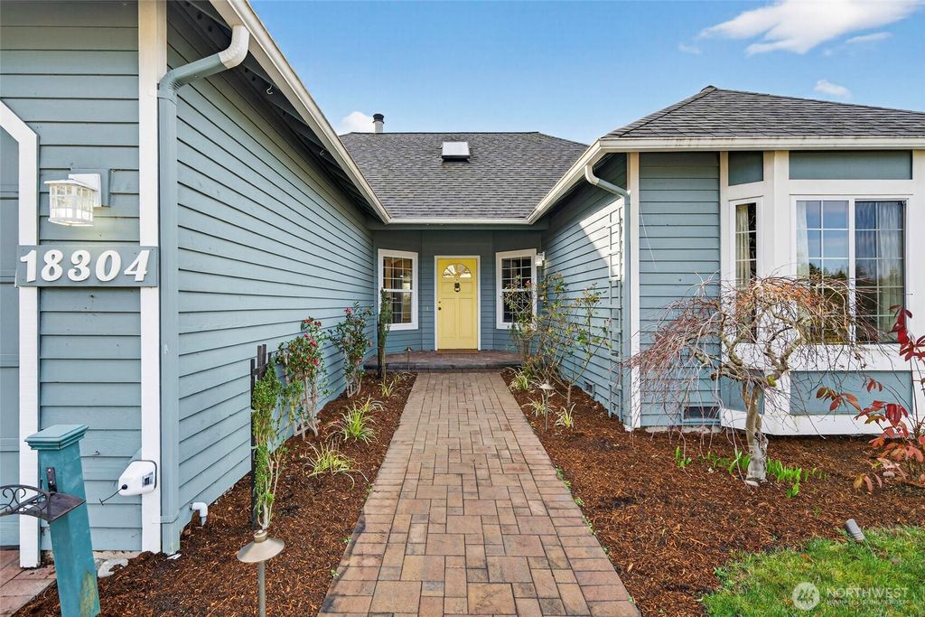 Photo of 18304 68th Avenue W, Lynnwood, WA 98037 (MLS # 2470284)