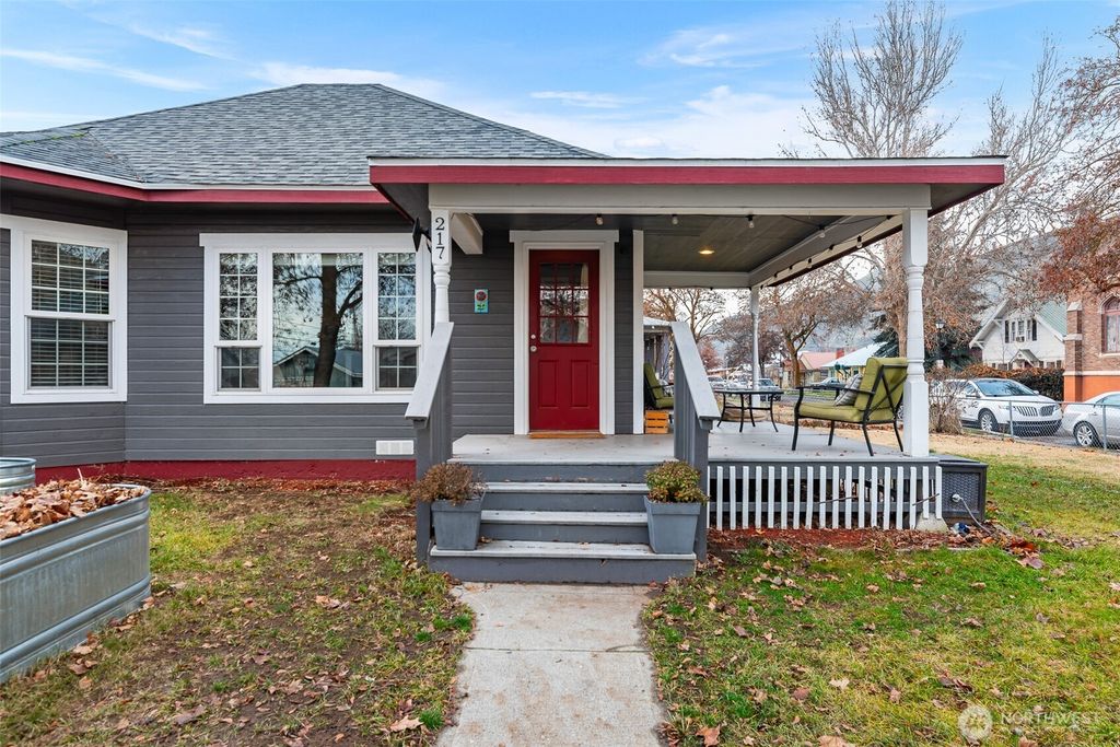 Photo of 217 Maple Street, Cashmere, WA 98815 (MLS # 2467331)