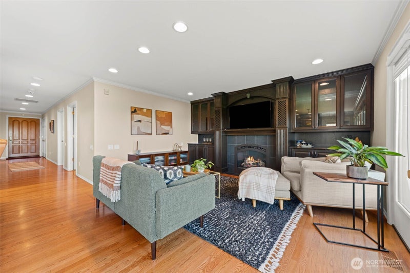 803 Cobblestone Pl