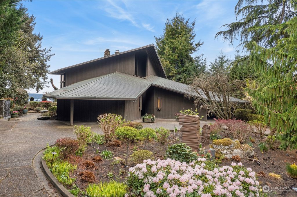 Photo of 19427 Edgecliff Drive SW, Normandy Park, WA 98166 (MLS # 2219900)