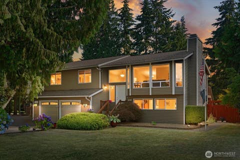 Photo of 1018 154th Place SW, Lynnwood, WA 98037 (MLS # 2558011)