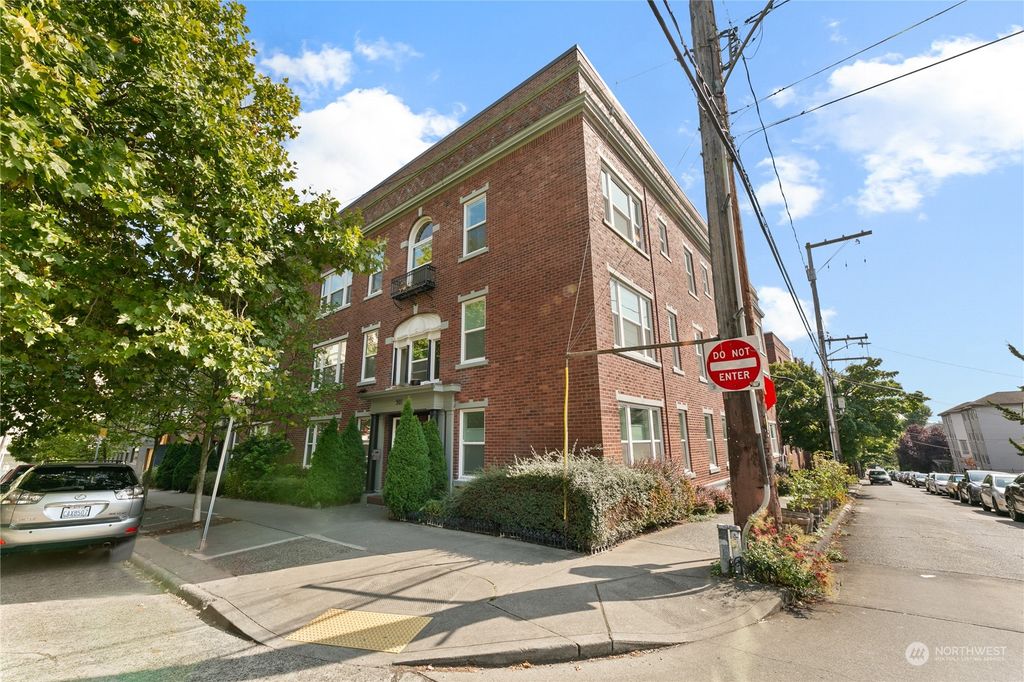 Photo of 901 NE 43rd Street #301, Seattle, WA 98105 (MLS # 2164700)