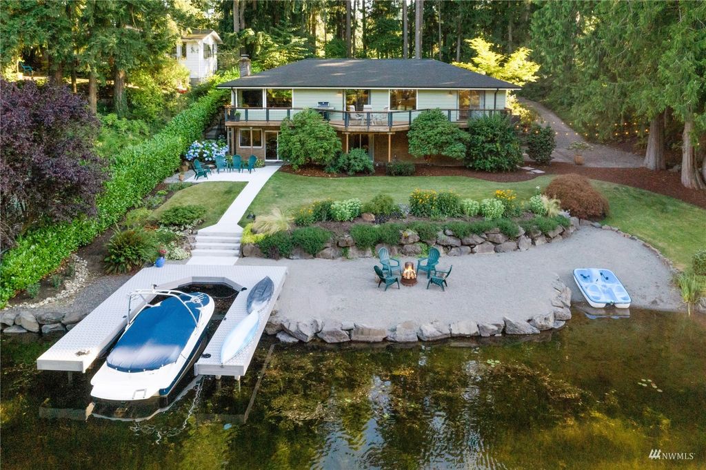 Photo of 22460 SE 300th Street, Black Diamond, WA 98010 (MLS # 1976937)