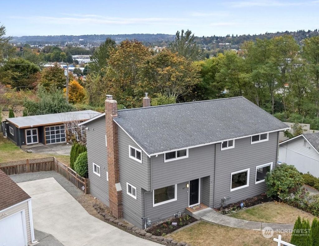 Photo of 407 Grandey Way NE, Renton, WA 98056 (MLS # 1977738)