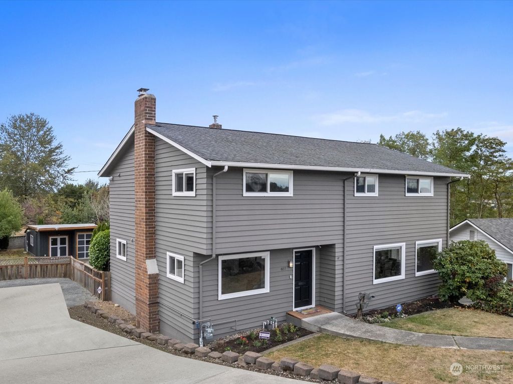 Photo of 407 Grandey Way NE, Renton, WA 98056 (MLS # 1977738)