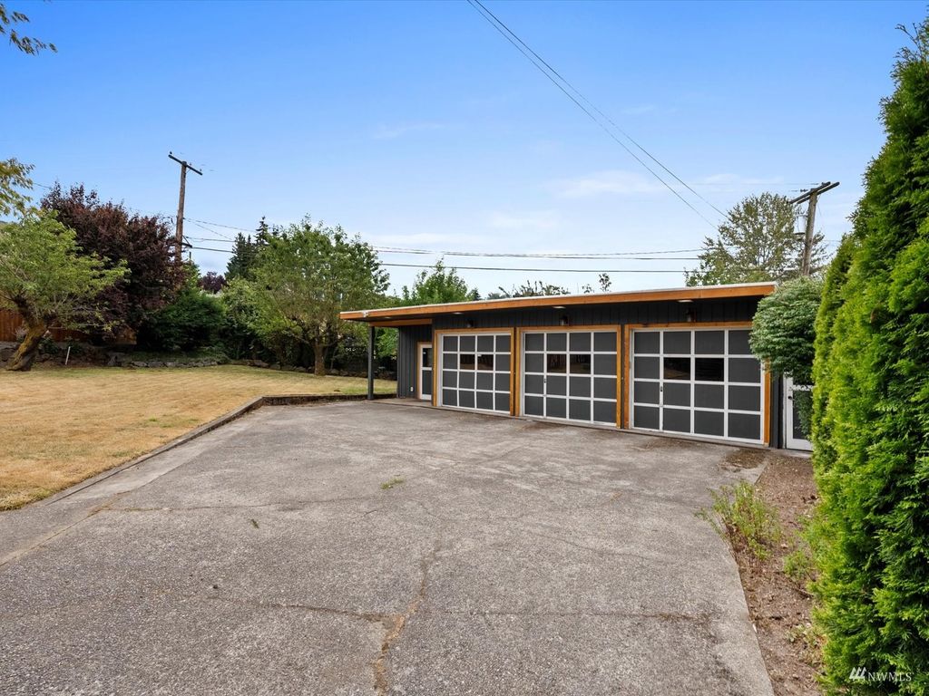 Photo of 407 Grandey Way NE, Renton, WA 98056 (MLS # 1977738)