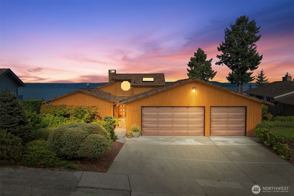 Photo of 27325 10th Place S, Des Moines, WA 98198 (MLS # 2432703)