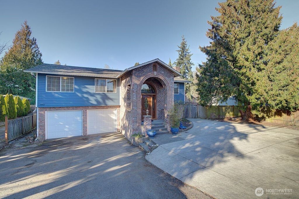 Photo of 13902 Beverly Park Road, Lynnwood, WA 98087 (MLS # 2470358)