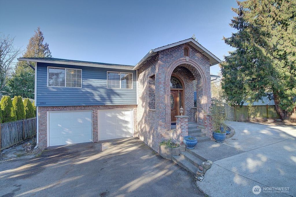 Photo of 13902 Beverly Park Road, Lynnwood, WA 98087 (MLS # 2470358)