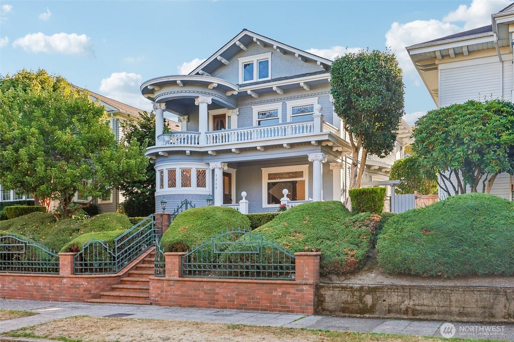 Photo of 5260 16th Avenue NE, Seattle, WA 98105 (MLS # 2581237)