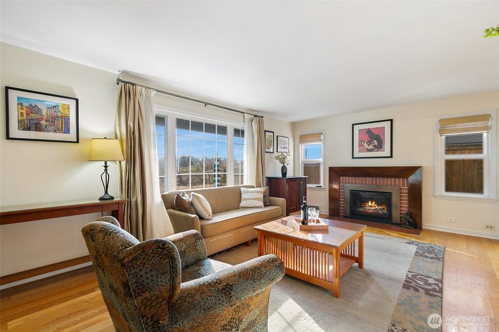 Photo of 7527 Ravenna Avenue NE, Seattle, WA 98115 (MLS # 2348866)