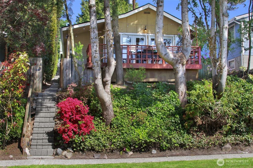 Photo of 7508 13th Avenue SW, Seattle, WA 98106 (MLS # 2377307)