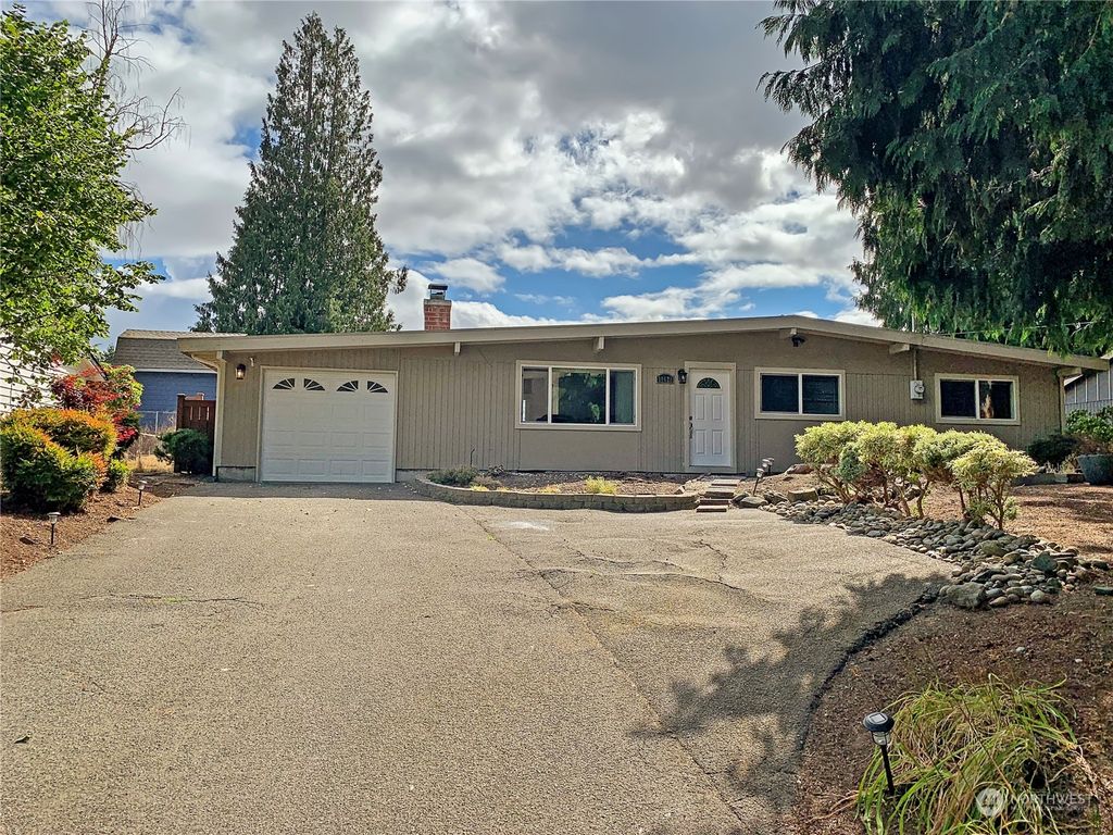Photo of 30620 1st Place S, Federal Way, WA 98003 (MLS # 2153465)
