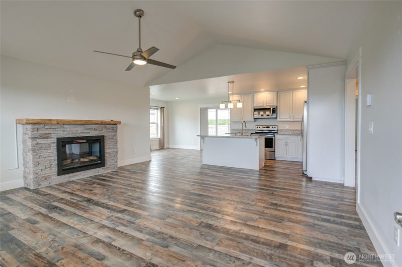 1092 Crestshire Loop SW