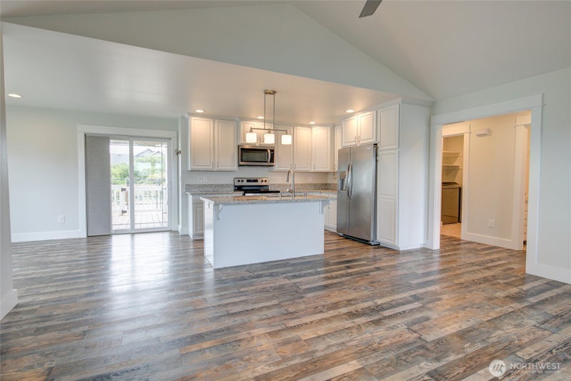 1092 Crestshire Loop SW