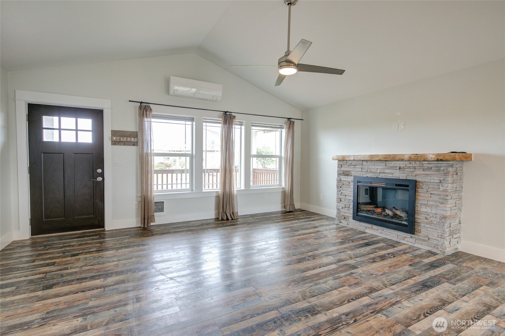 1092 Crestshire Loop SW