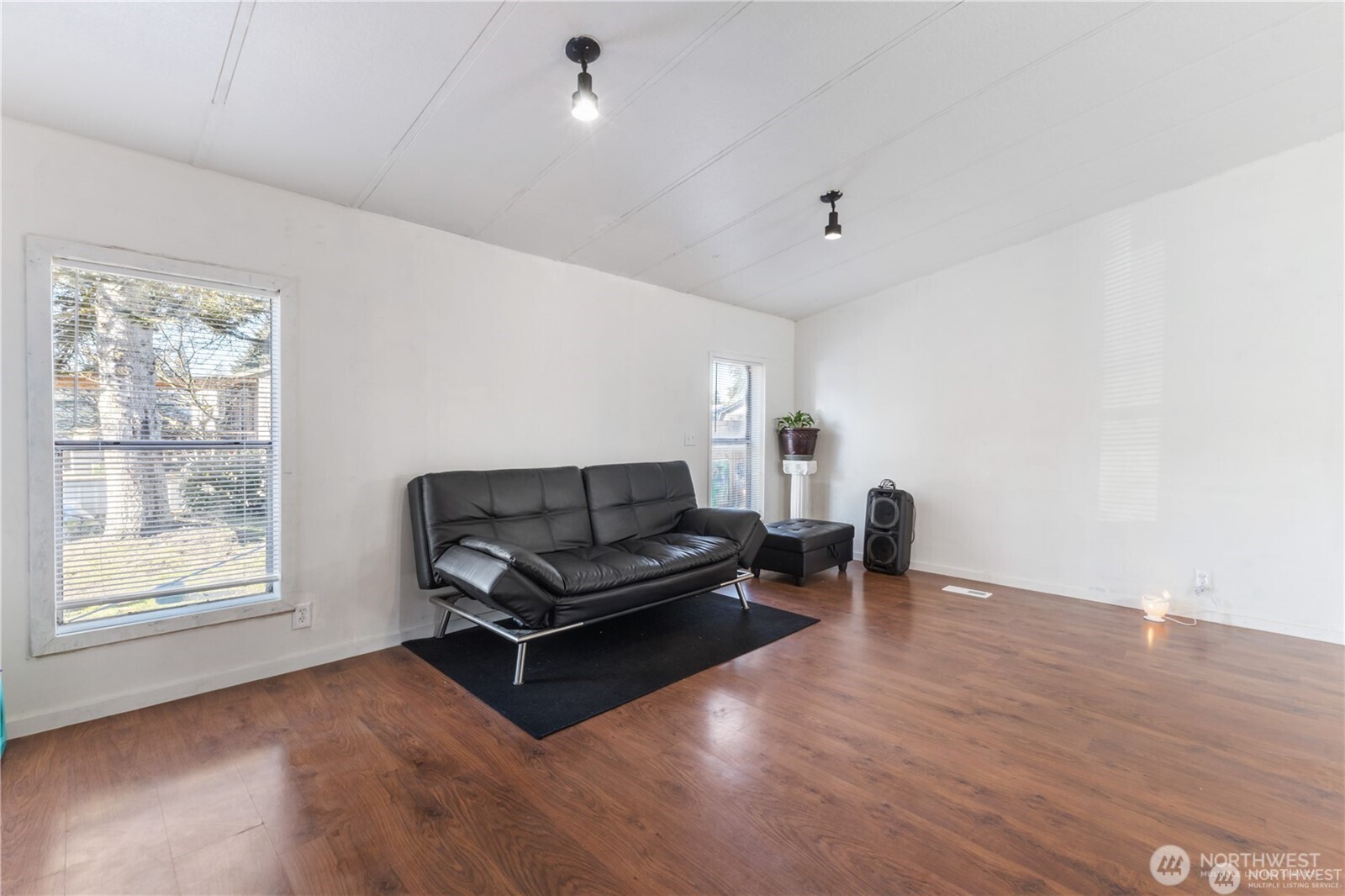 924 Lincoln Avenue E 56