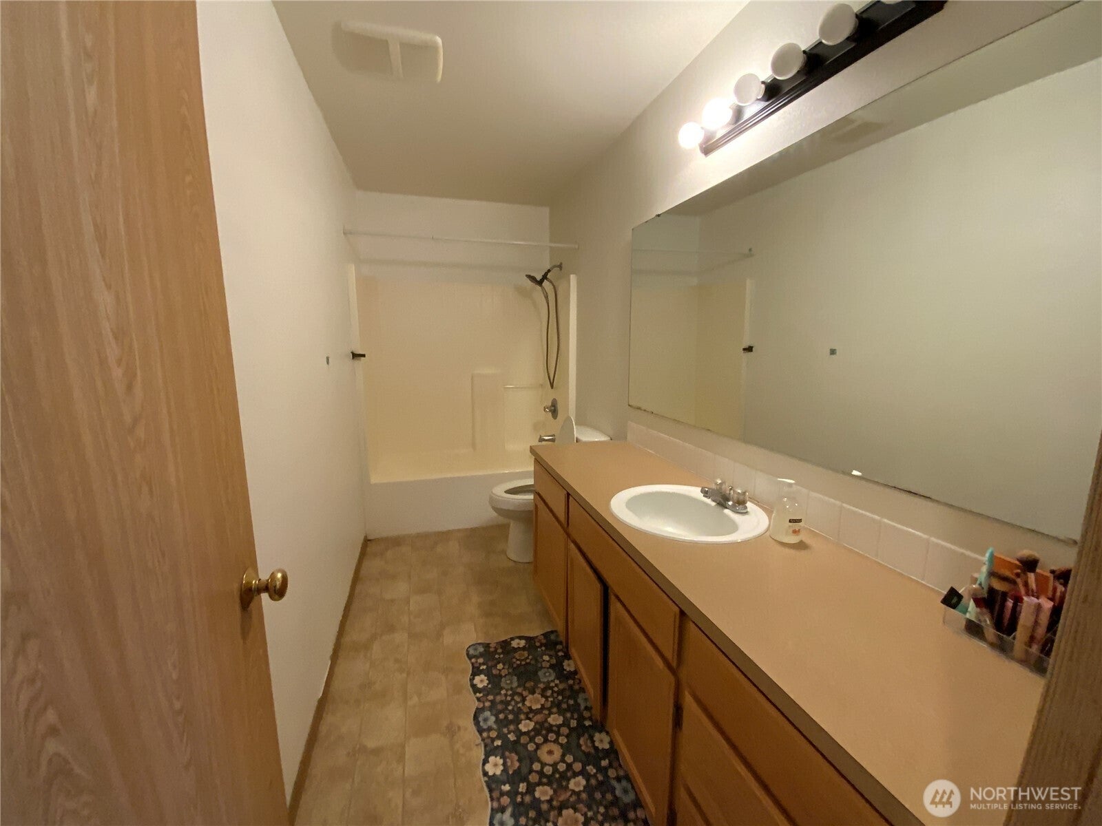 1606 185th Street E
