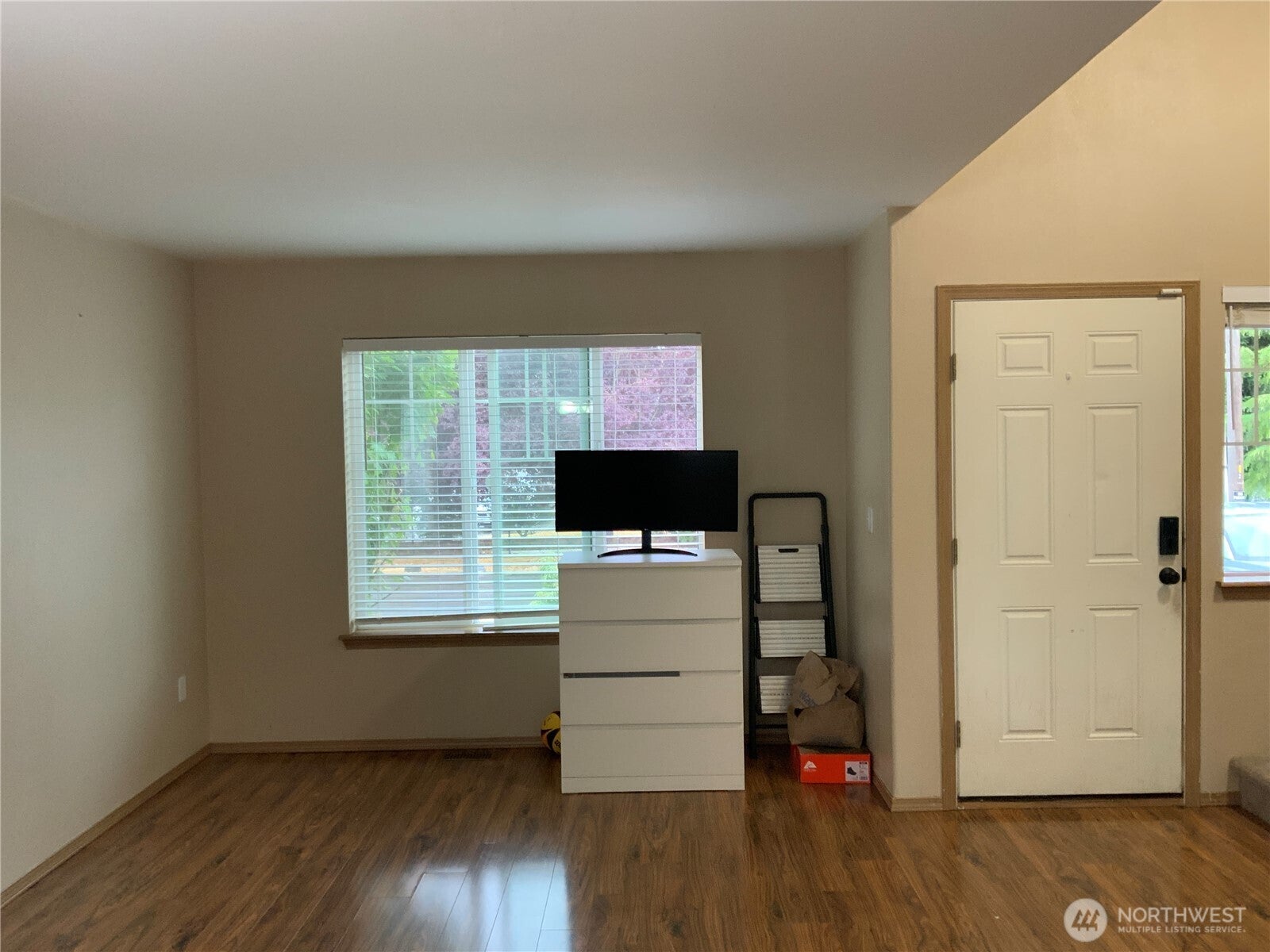 1606 185th Street E