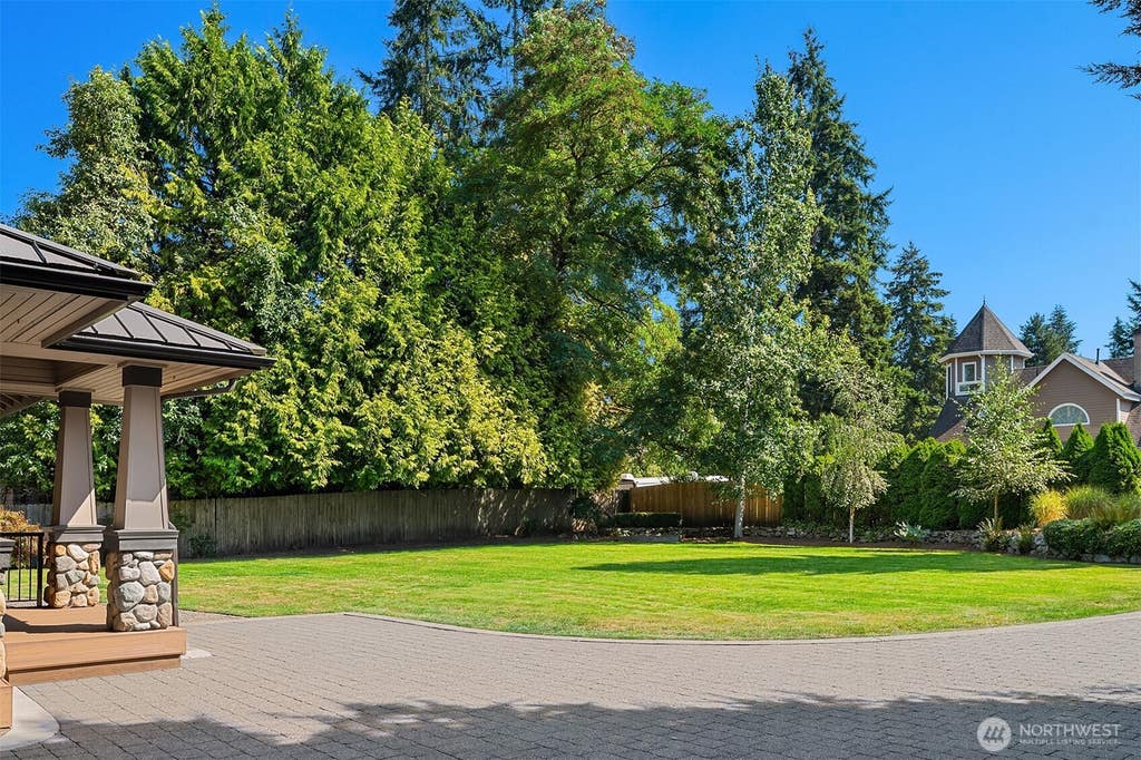 Photo of 13330 NE 80th Street, Redmond, WA 98052 (MLS # 2567901)