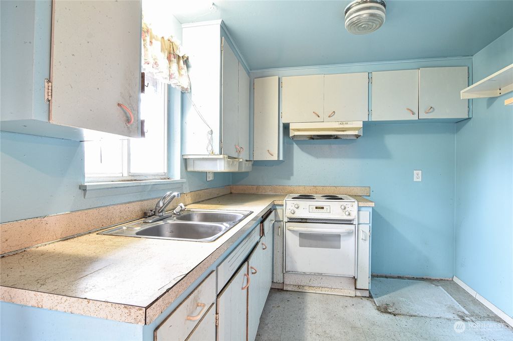 Photo of 20914 3rd Avenue W, Lynnwood, WA 98036 (MLS # 2204632)