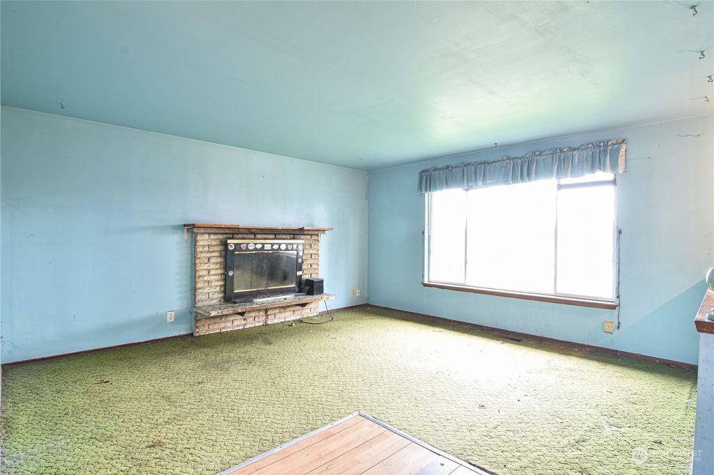 Photo of 20914 3rd Avenue W, Lynnwood, WA 98036 (MLS # 2204632)