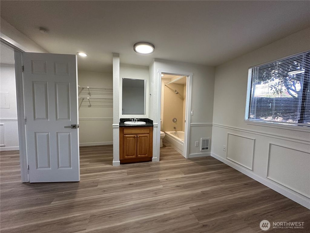 Photo of 1418 Chestnut Street #1-6, Everett, WA 98201 (MLS # 2421835)