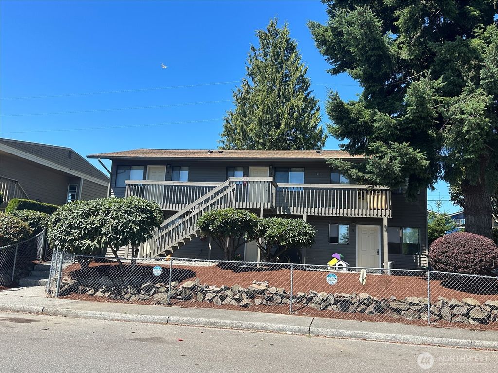 Photo of 1418 Chestnut Street #1-6, Everett, WA 98201 (MLS # 2421835)