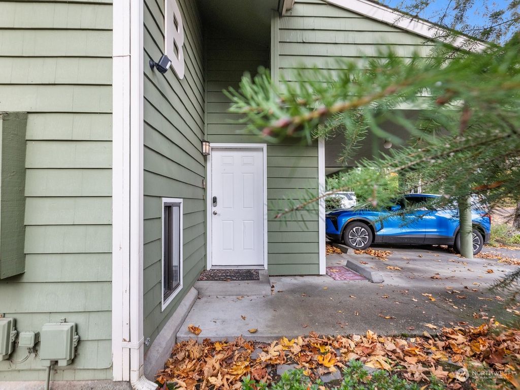 Photo of 13213 SE 256th Street #B1, Kent, WA 98042 (MLS # 2306981)