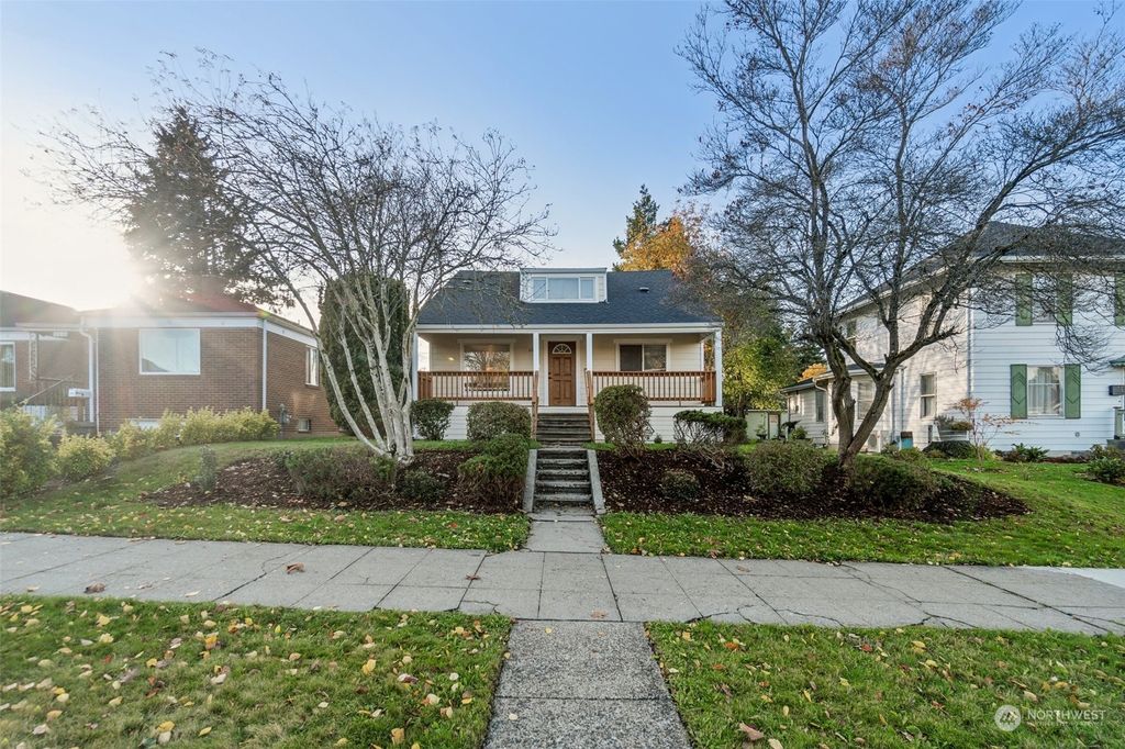 Photo of 2006 Virginia Avenue, Everett, WA 98201 (MLS # 2308428)