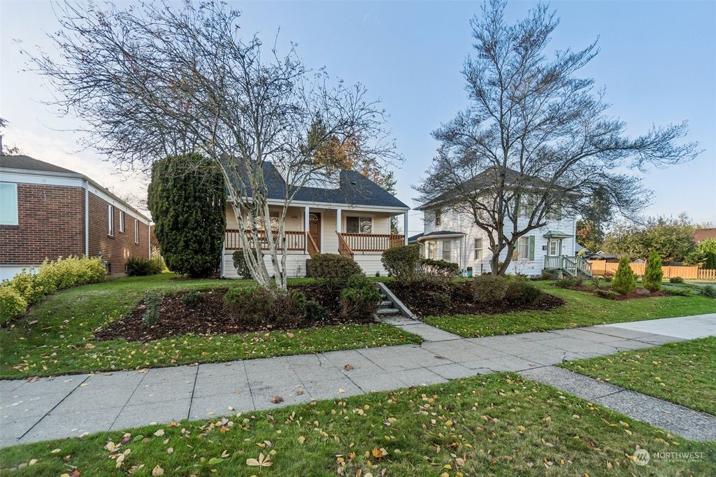 Photo of 2006 Virginia Avenue, Everett, WA 98201 (MLS # 2308428)