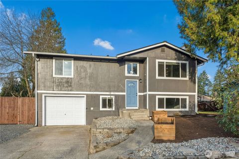 Photo of 2615 Mount McKinley Court, Puyallup, WA 98374 (MLS # 2461742)
