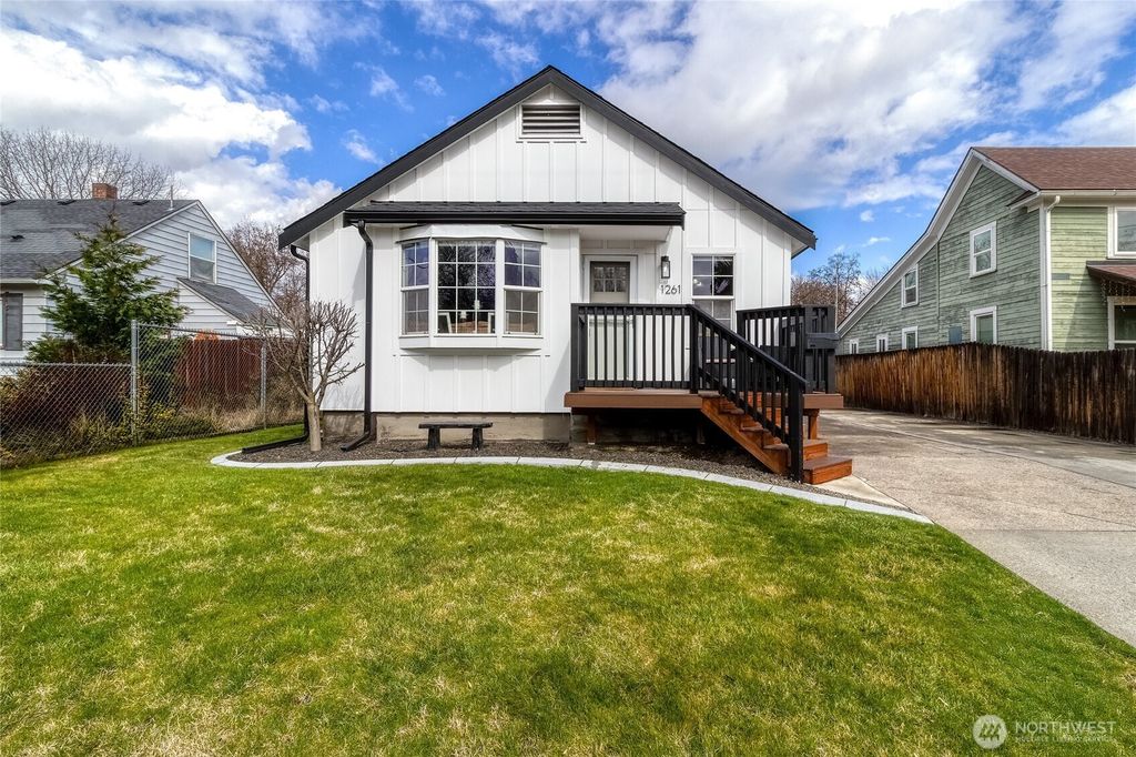 Photo of 1261 Melrose Street, Walla Walla, WA 99362 (MLS # 2493019)