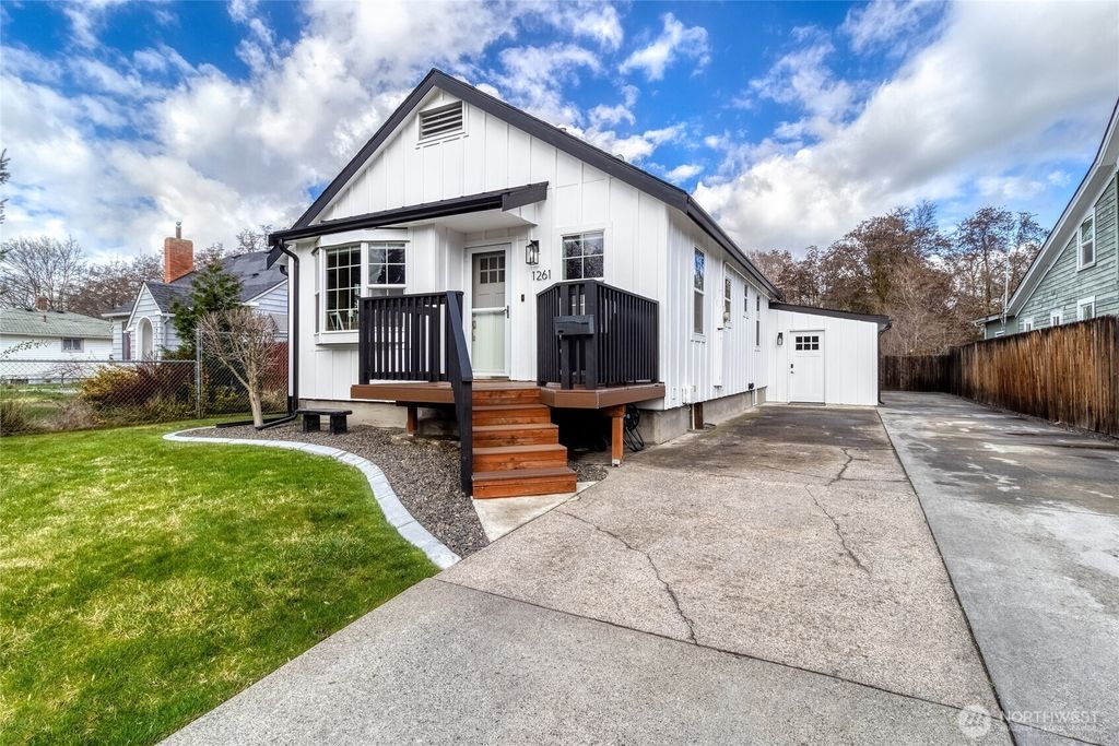 Photo of 1261 Melrose Street, Walla Walla, WA 99362 (MLS # 2493019)